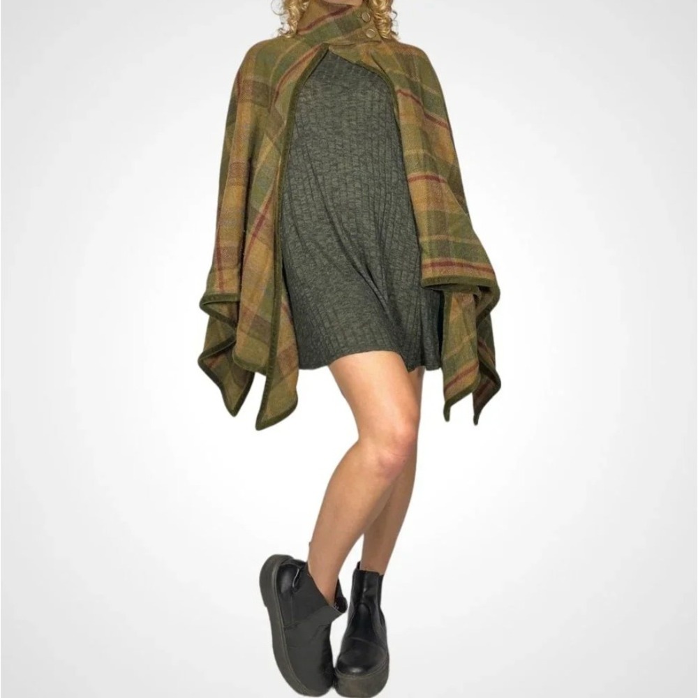 Chaps Green Plaid Wool Blend Button Neck Poncho Cape Wrap Size Medium - Picture 9 of 9